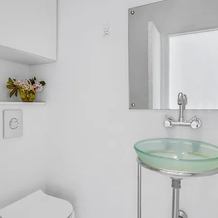 Amazing In With 2 Bedrooms *